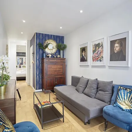 Centre De Ponceau Apartment